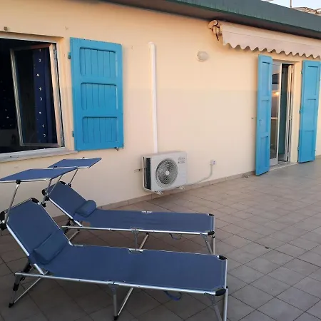 Apartment L' Attico Nel Mare